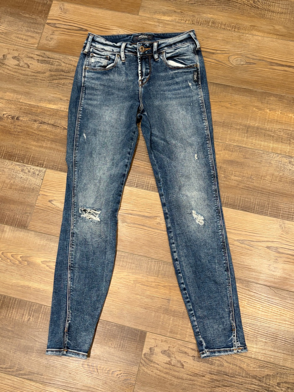 Silver Jeans 25W/27L Avery Ankle Skinny Blue Jeans Side Slit Ankle Distressed